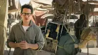 J.J. Abrams, sutradara Star Wars Episode VII mengirim pesan kepada fans untuk tampil di dalam film barunya itu.