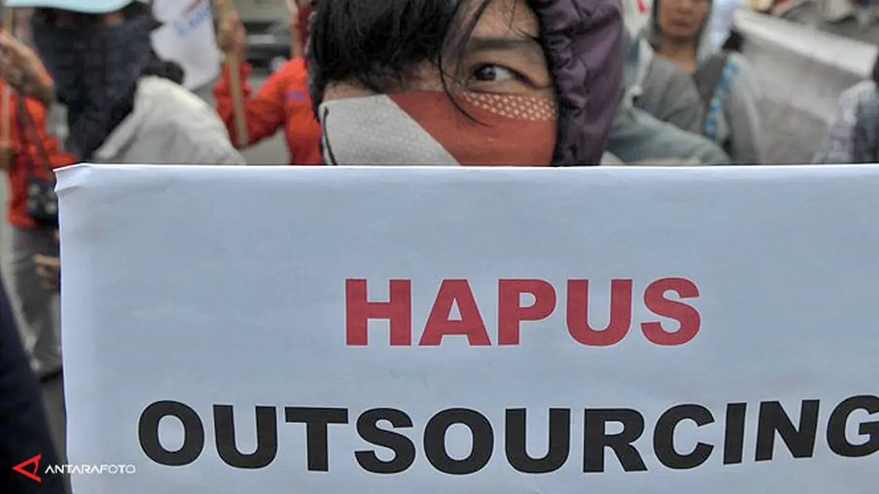 outsourching121129c.jpg