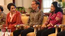 Presiden Joko Widodo atau Jokowi didampingi Ketum Kowani Giwo Rubianto Wiyogo dan Menteri PPPA, Gusti Ayu Bintang Darmavati, saat membuka Kongres XXV Wanita Indonesia (KOWANI) di Istana Negara, Jakarta, Selasa (3/12/2019). (Liputan6.com/Angga Yuniar)