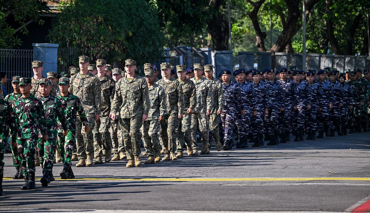 Latihan gabungan Super Garuda Shield diikuti personil militer dari beberapa negara, diantaranya Indonesia, Jepang, Singapura, Thailand, Inggris, dan Amerika Serikat. (JUNI KRISWANTO/AFP)