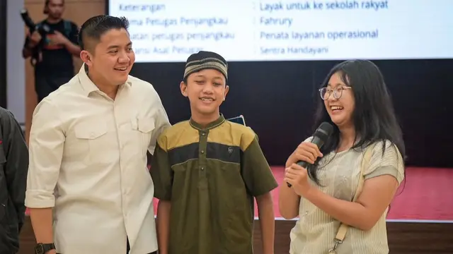 Sekretaris Kabinet (Seskab) Teddy Indra Wijaya saat meninjau kesiapan operasional Sekolah Rakyat di Kampus Lembaga Administrasi Negara (LAN), Pejompongan, Jakarta Pusat, Rabu (22/4/2026) (Istimewa)