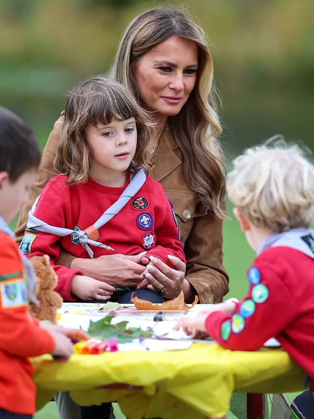 Gaya Keibuan Melania Trump dan Kate Middleton Bermain Bersama Anak-Anak Pramuka, Kompak Berbalut Busana dari Ralph Lauren
