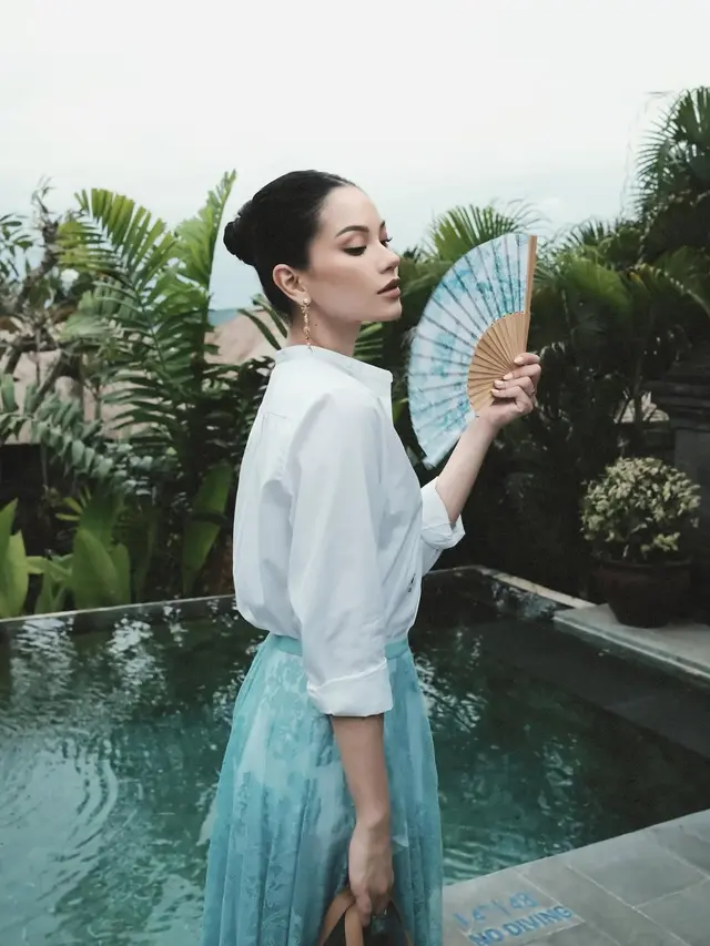 Alyssa Daguise Tampil Makin Elegan Setelah Menikah di Dioriviera Bali 2025, Jinjing Pouch Rp39Jutaan