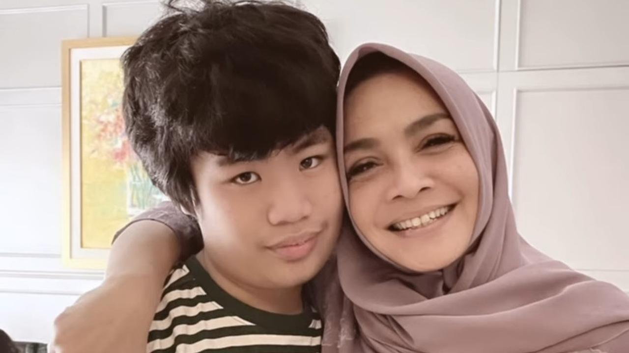8 Foto Gavrel Anak Angkat Rieta Amalia Ulang Tahun Yang ke-16