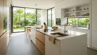 8 Inspirasi Dapur Terbuka Minimalis yang Tetap Bersih Meski Sering Dipakai Memasak