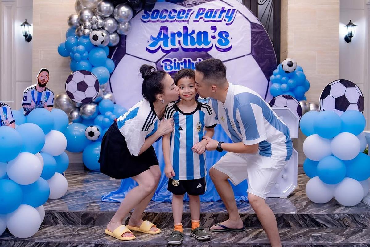 5 Potret Kezia Karamoy dan Suami Rayakan Ulang Tahun Anak, Bertema Soccer Party