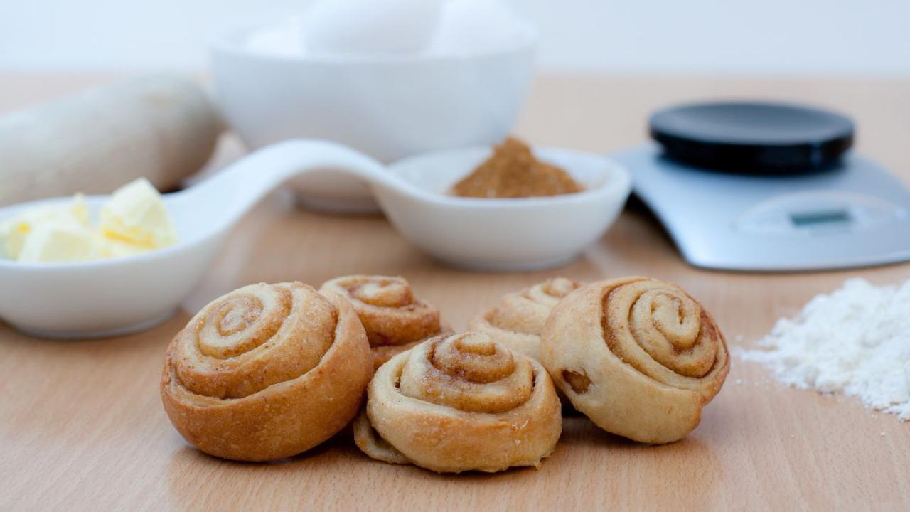 Ada banyak jenis kue kayu manis yang bisa Anda buat. Di antaranya kue kering atau cookies, bolu panggang, bolu kukus, hingga roti.