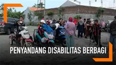 Salah satu komunitas penyandang disabilitas berbagi makanan berbuka puasa di Surabaya. Mereka tergabung dalam perkumpulan DMI atau Disable Motorcycle Indonesia.