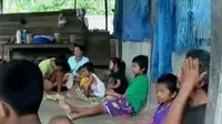 VIDEO: Keluarga Miskin 14 Anak Ini Tinggal di Rumah Tanpa Dinding