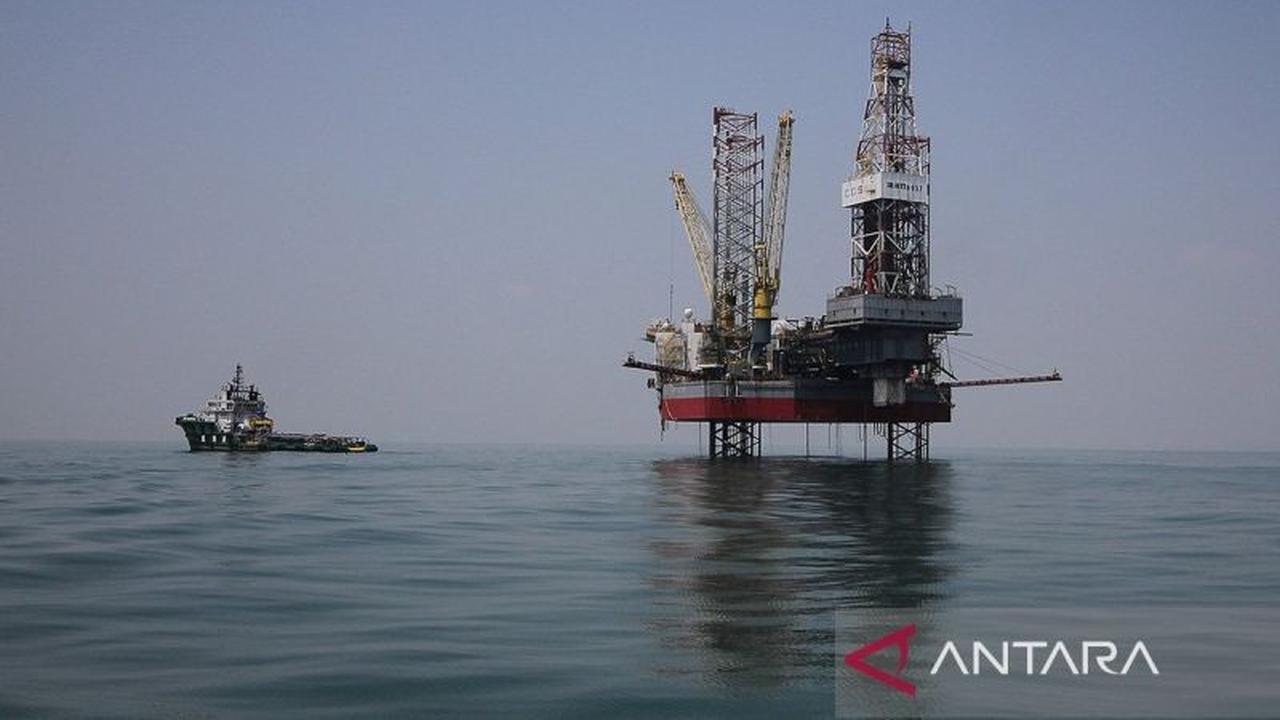 Kelebihan Pasokan Global Tekan Harga Minyak Mentah Indonesia Desember 2025