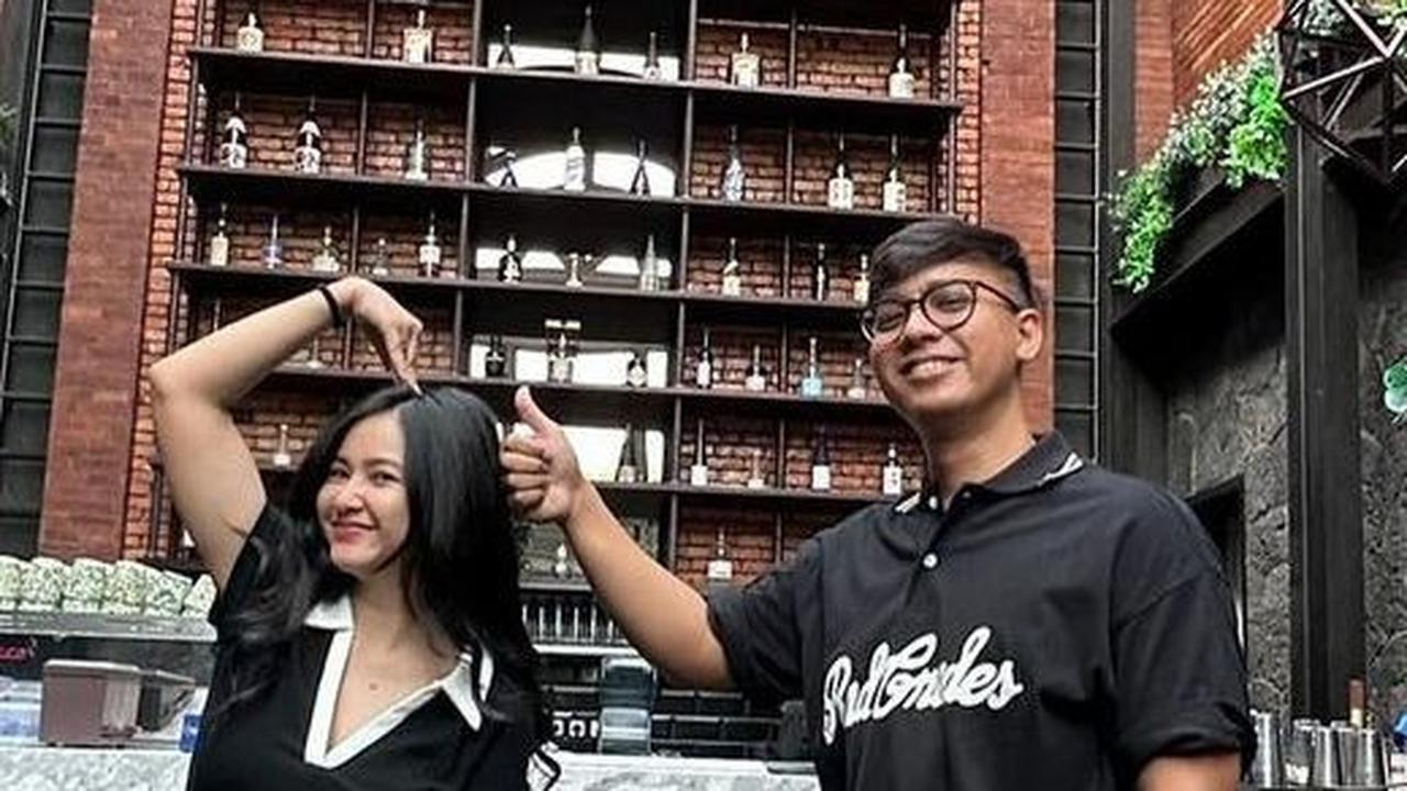 Masih Sembunyikan Wajah Anak, Intip Momen Tasyakuran Akikah Anak Adinda Azani