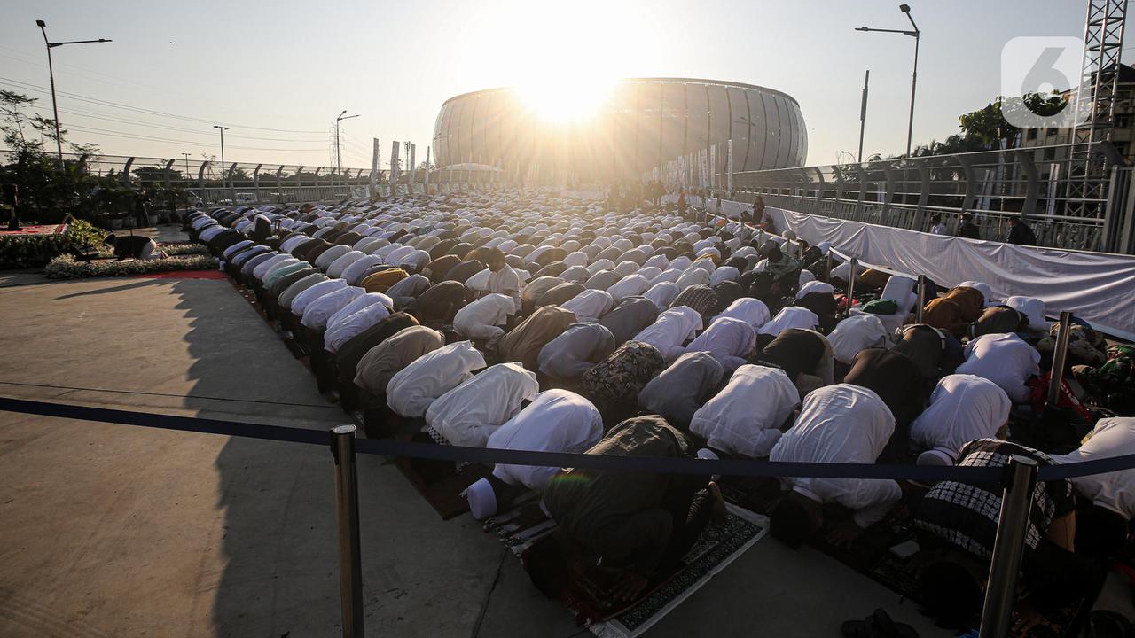 FOTO: Ribuan Umat Muslim Salat Idul Adha di Jakarta International Stadium