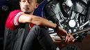 Di tengah kegiatan syuting film dan sinetron, putra pasangan Carlos Roxas Carcia dan Mehas Festi Mariani ini kini terkena ‘virus’ batu akik yang mewabah di berbagai pelosok negeri. (Galih W. Satria/Bintang.com)