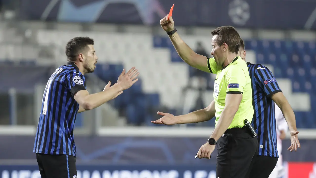 FOTO: Meski Unggul Jumlah Pemain, Real Madrid Cuma Menang Tipis 1-0 atas Atalanta - Remo Freuler; Wasit Tobias Stieler