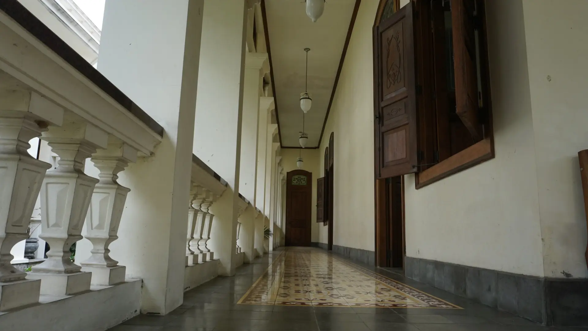 KPK menghibahkan bangunan rumah hasil rampasan milik eks Kakorlantas Djoko Susilo kepada Pemkot Solo yang akan dimanfaatkan menjadi Museum Batik.(Liputan6.com/Fajar Abrori)