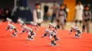 Para robot menari selama kompetisi robotik untuk siswa SMP dan SD di Distrik Jimo, Qingdao, Provinsi Shandong, China pada 29 November 2020. Kompetisi robotik itu mempertandingkan 20 kategori dan diikuti lebih dari 300 kontestan siswa SMP dan SD dari seluruh Distrik Jimo. (Xinhua/Liang Xiaopeng)