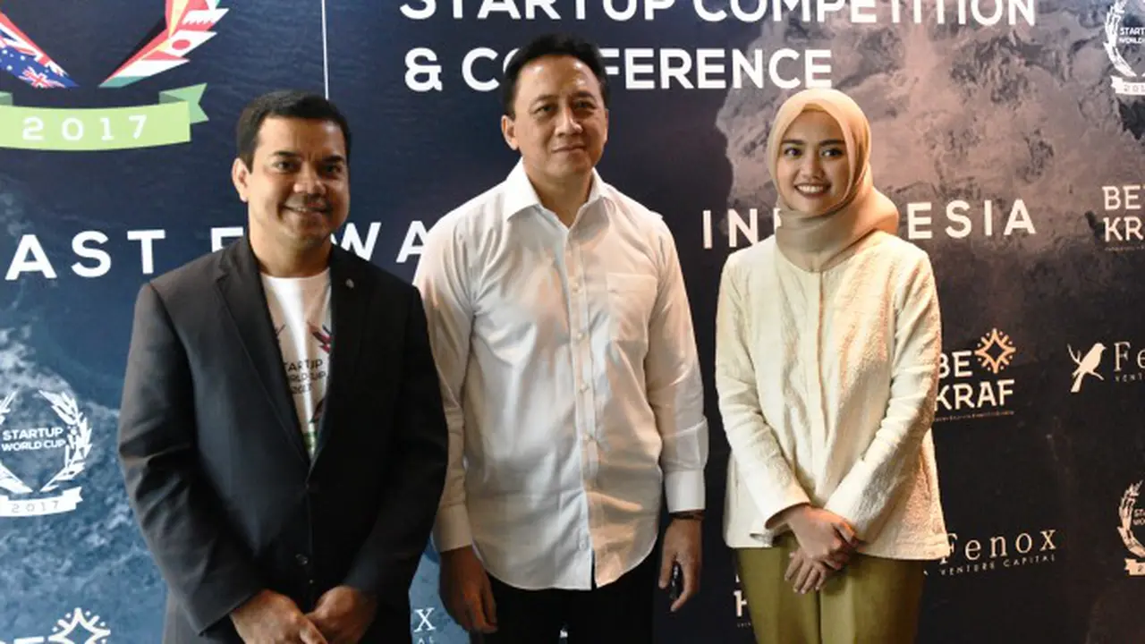 Anis Uzzaman, Triawan Munaf dan Diajeng Lestari  Pada Temu Media Startup World Cup Indonesia