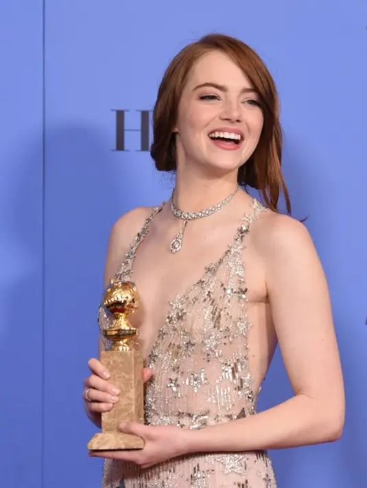 Kemenangannya ini menjadi bukti kesukesannya berperan dalam film LA LA LAND garapan sutradara hebat, Damien Chazelle. Lewat film ini juga membuka peluang bagi Emma untuk mendapatkan piala Oscar selanjutnya. (AFP/Bintang.com)