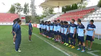 Pemain timnas U-19 mendengarkan arahan dari pelatih (Istimewa)