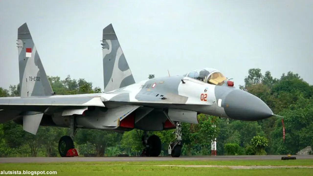 jet-sukhoi130206b.jpg