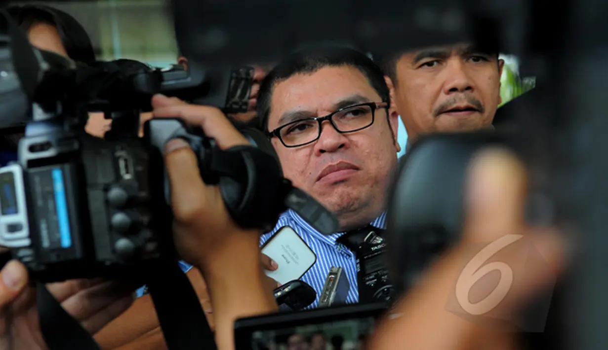 Kuasa hukum Sutan Bhatoegana, Razman Arif Nasution mendatangi Gedung KPK, Jakarta, Kamis (5/3/2015). Kedatangannya untuk meminta penangguhan penahanan Sutan selama proses praperadilan di PN Jakarta Selatan berlangsung. (Liputan6.com/Faisal R Syam)