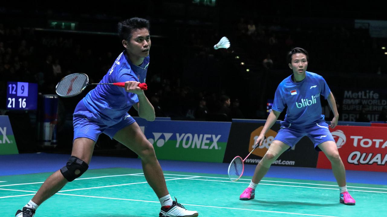 Ganda campuran Indonesia Tontowi Ahmad/Liliyana Natsir dikalahkan Chris Adcock/Gabriel Adcock pada perempat final All England 2017.\