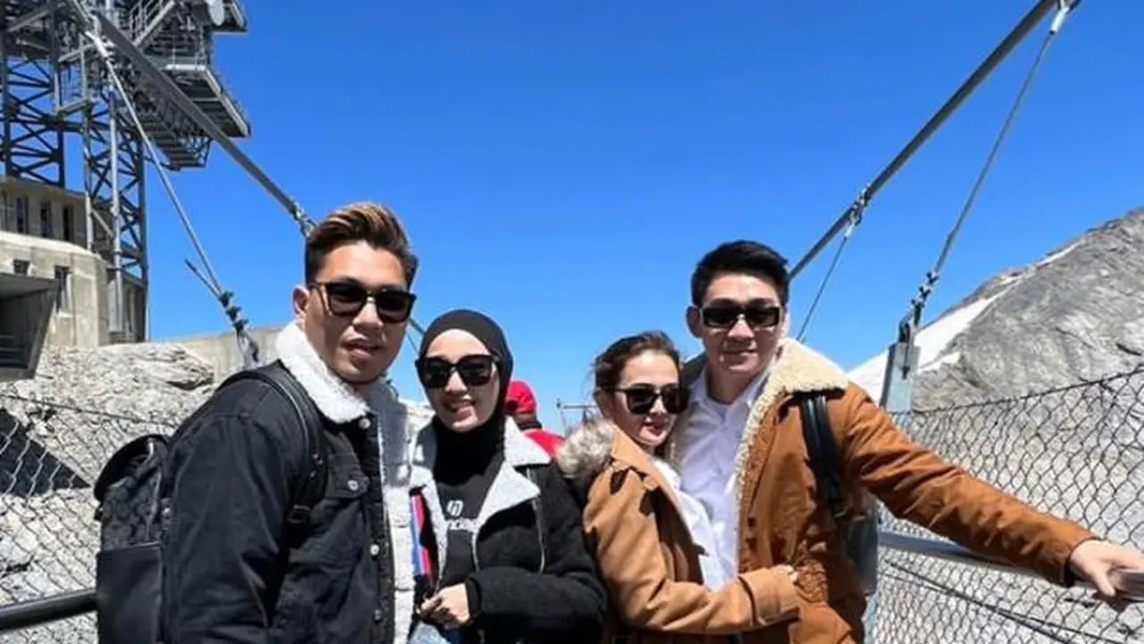 7 Potret Mesra Ifan Seventeen dan Citra Monica Liburan di Eropa, Kompak Pakai Outfit Kasual