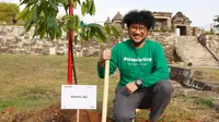 Kunto Aji Lakukan Aksi Menanam Pohon di Situs Ratu Boko