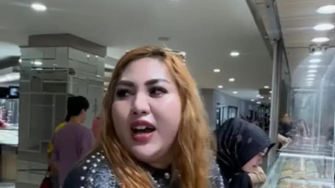 Koleksi Tas Mewah Mira Hayati, Bos Skincare yang Terbelit Skandal KosmetikBermerkuri