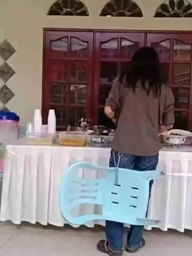 10 Penampilan Kocak Tamu di Acara Kondangan Ini Bikin Tepuk Jidat