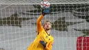 Kiper Liverpool, Caoimhin Kelleher, melakukan penyelamatan dalam laga lanjutan Liga Champions 2020/21 Grup D melawan Ajax Amsterdam di Anfield Stadium, Liverpool, Selasa (1/12/2020) waktu setempat. Liverpool menang 1-0 atas Ajax. (AFP/Peter Byrne/Pool)