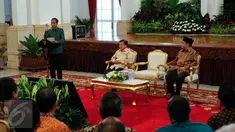 Presiden Jokowi memberikan paparan di Istana Negara, Jakarta, Senin (6/6/2016). Acara tersebut dalam rangka penyampaian Laporan Hasil Pemeriksaan atas Laporan Keuangan Pemerintah Pusat (LHP LKPP) Tahun 2015 dari BPK. (Liputan6.com/Faizal Fanani)