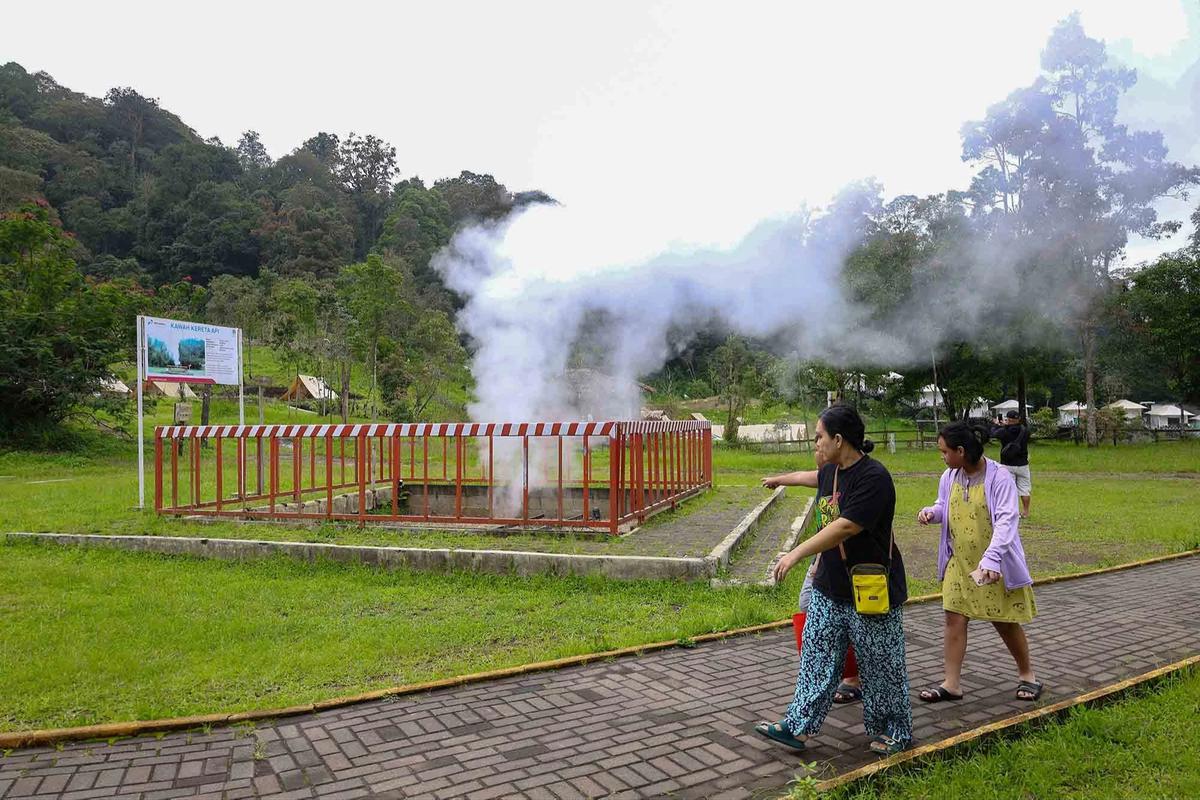 FOTO: Menikmati Liburan Imlek di Kawah Kamojang Garut
