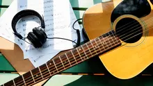 Ilustrasi lagu, musik, gitar. (Image by rawpixel.com on Freepik)