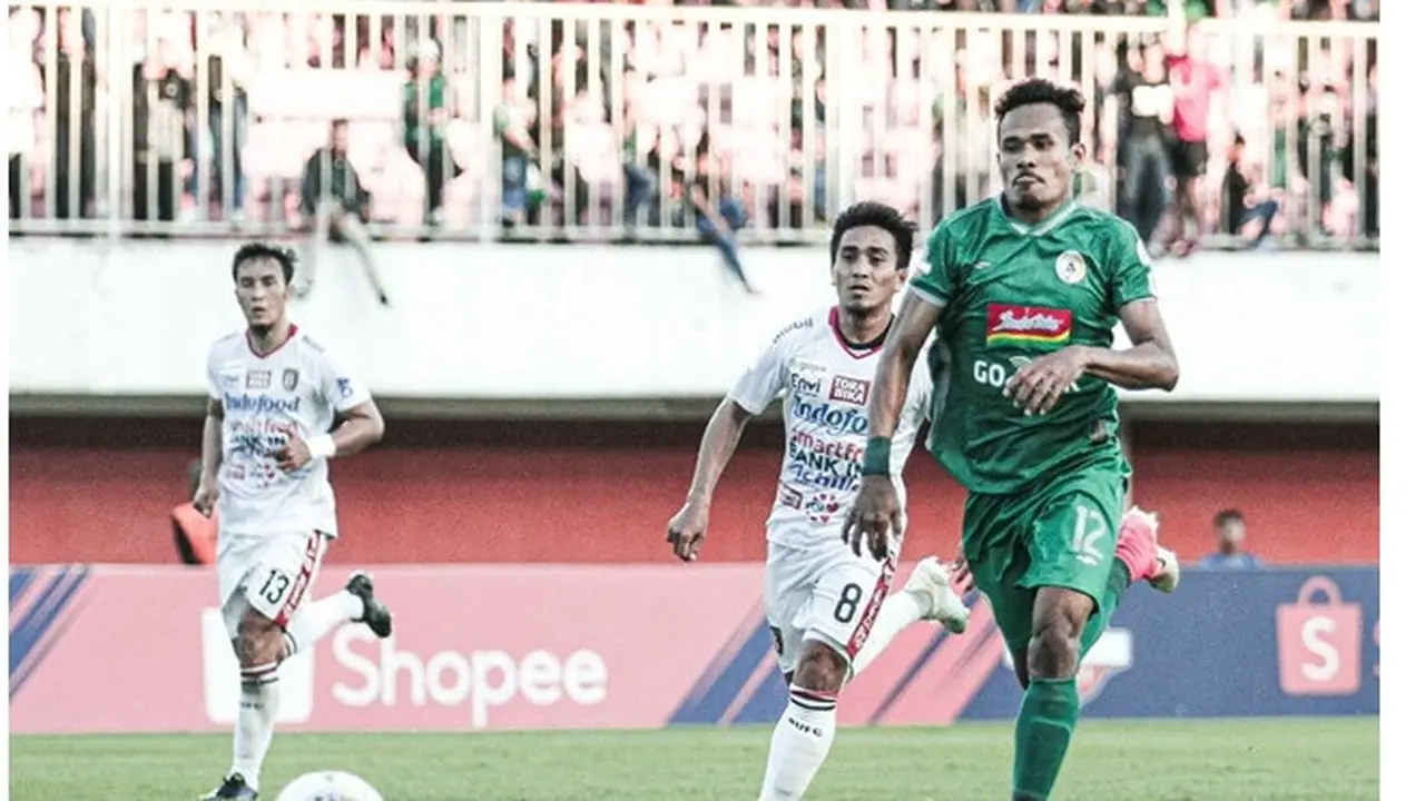 5 Gaya Haris Tuharea di Luar Lapangan, Rekrutan Baru Madura United