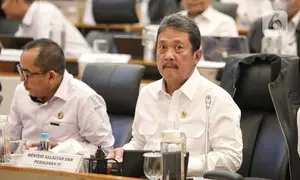 Di hadapan Komisi IV DPR RI, Menteri Kelautan dan Perikanan Sakti Wahyu Trenggono melaporkan hingga saat ini pihaknya baru membongkar sepanjang 5 kilometer. Sementara, diketahui pagar laut di kawasan pesisir Tangerang, Banten membentang sepanjang 30,16 km. (Liputan6.com/Angga Yuniar)