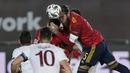 Bek Spanyol, Sergio Ramos menyundul bola saat bertanding melawan Swiss pada pertandingan  UEFA Nations League di Alfredo Di Stefano, Madrid, Spanyol (10/10/2020). Madrid menang tipis atas Swiss 1-0. (AP Photo/Manu Fernandez)