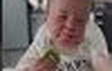 VIDEO Lucunya Reaksi Bayi Makan Buah Kiwi