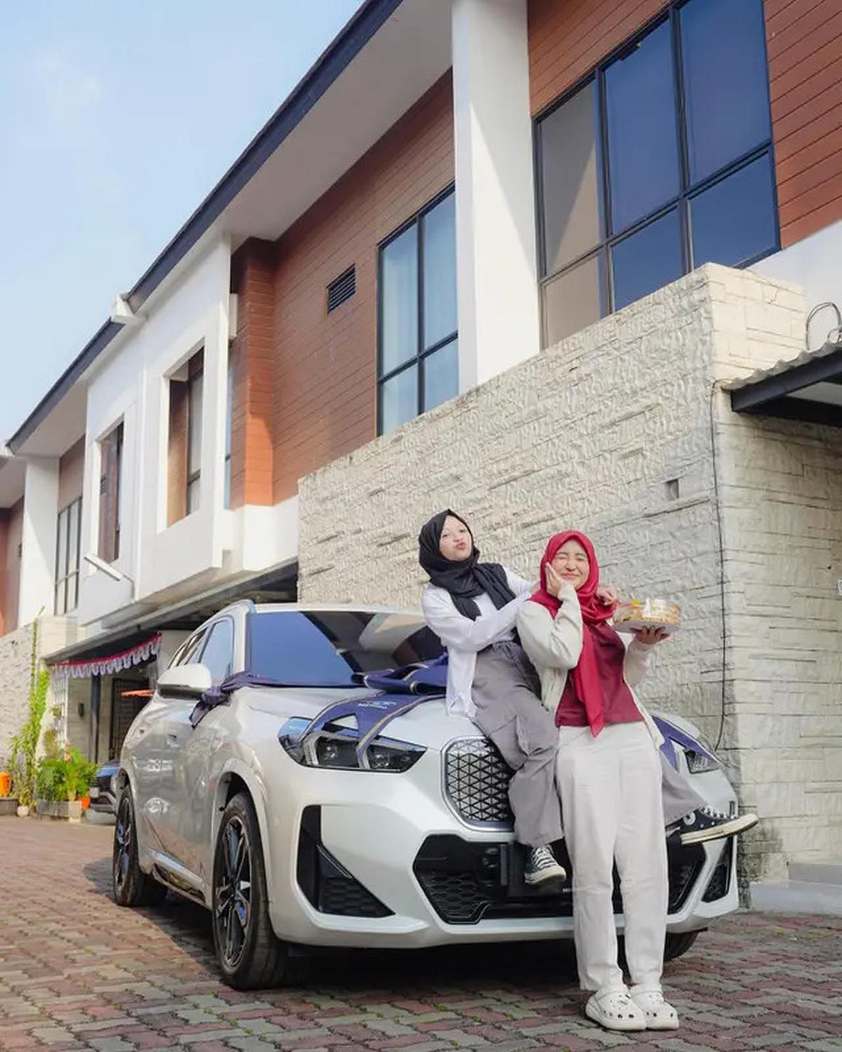 6 Potret Arafah Rianti Dilabrak Tetangga karena Punya 3 Mobil, Masalahnya Segera Diselesaikan