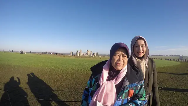 Ibu Desy Ratnasari Meninggal Dunia