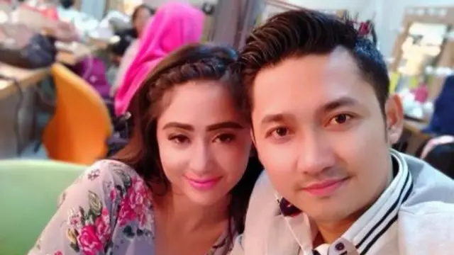 [Bintang] Dewi Perssik dan Angga Wijaya