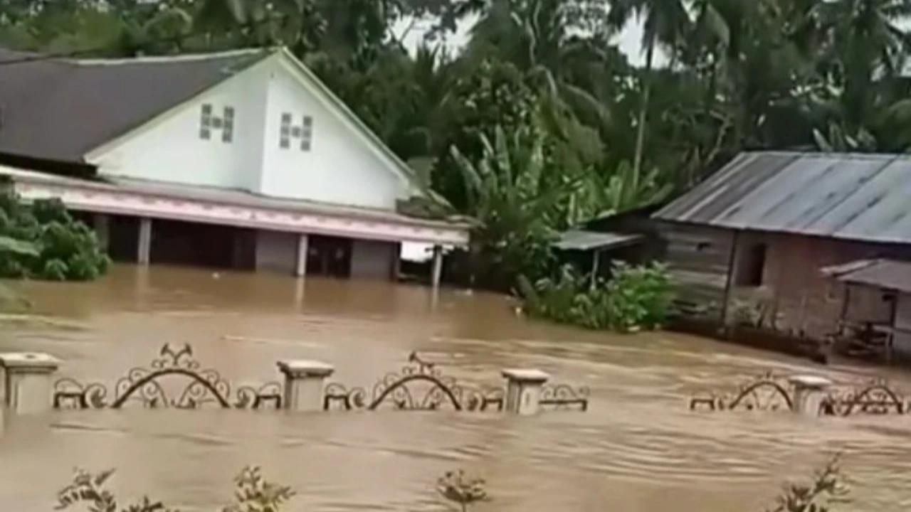 Banjir Musi Rawas Utara Meluas di 6 Kecamatan, 80 Ribu Rumah Terendam dengan Ketinggian Air 2 Meter