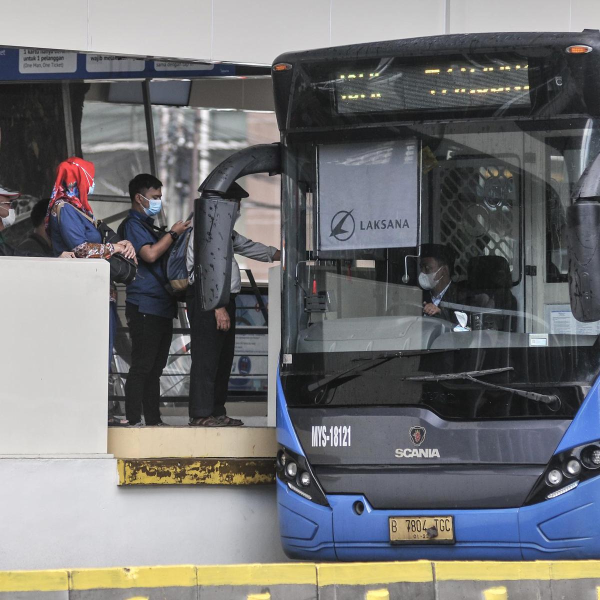 Simak, Ini Aturan Baru Naik-Turun Bus Transjakarta - News Liputan6.com