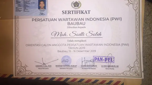Sertifikat Pelatihan yang diberikan kepada Sadli saat ikut orientasi PWI.(Liputan6.com/Ahmad Akbar Fua)