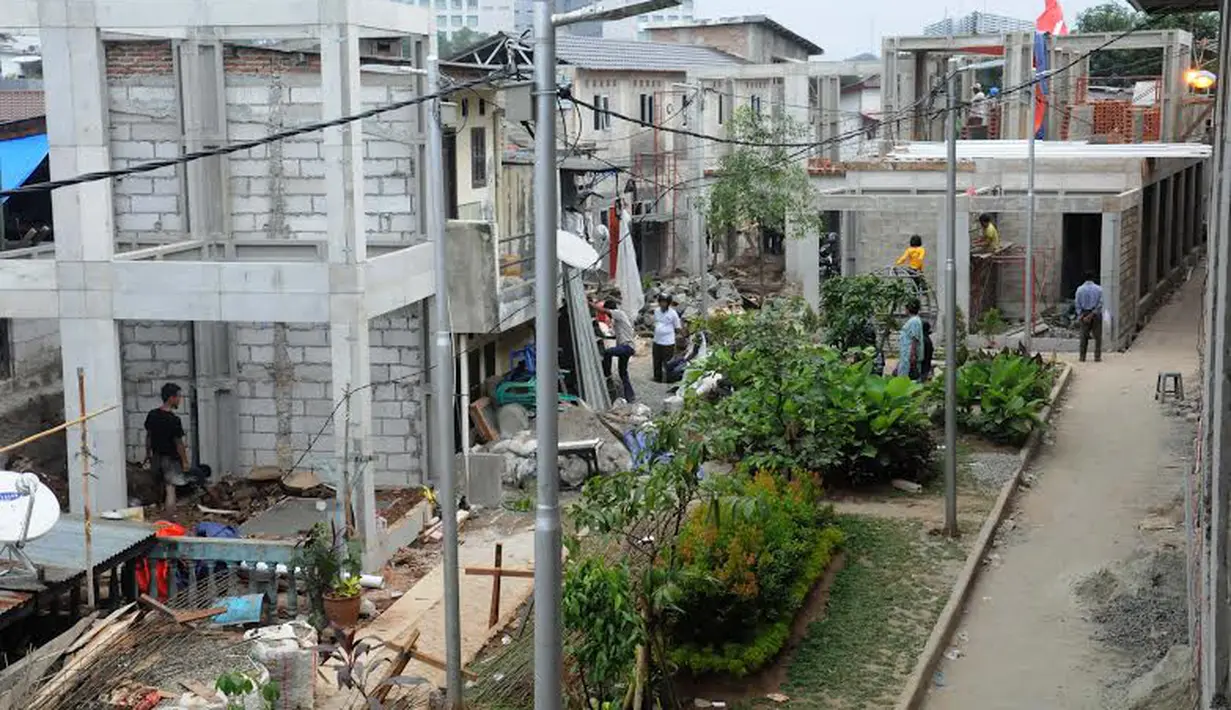 Jumlah warga di dua RW yang mendapatkan bantuan renovasi rumah kurang lebih sebanyak dua ratusan kepala keluarga (Liputan6.com/Rini Suhartini)