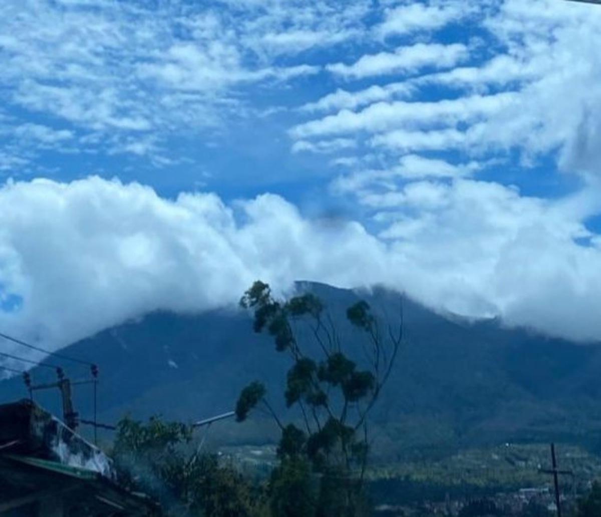 Siaga! Gunung Gede Pangrango Alami Peningkatan Aktivitas Gempa, Pendakian Ditutup