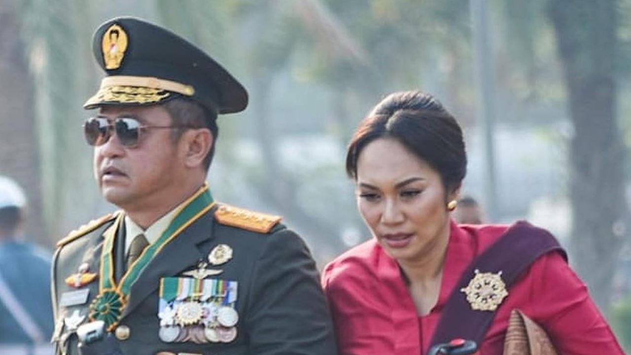"Karena dasarnya dia itu seperti orang-orang Korea, pulang-pulang dia itu jadi lebih putih. Saya jadi wah, ini siapa ya," sambungnya.