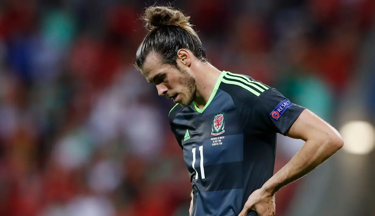 Ekspresi Gareth Bale usai menjalani laga Semi Final Piala Eropa 2016 di Parc Olympique Lyonnais, Perancis, Kamis (7/7). Portugal menang atas Wales dengan skor akhir 2-0. (REUTERS)