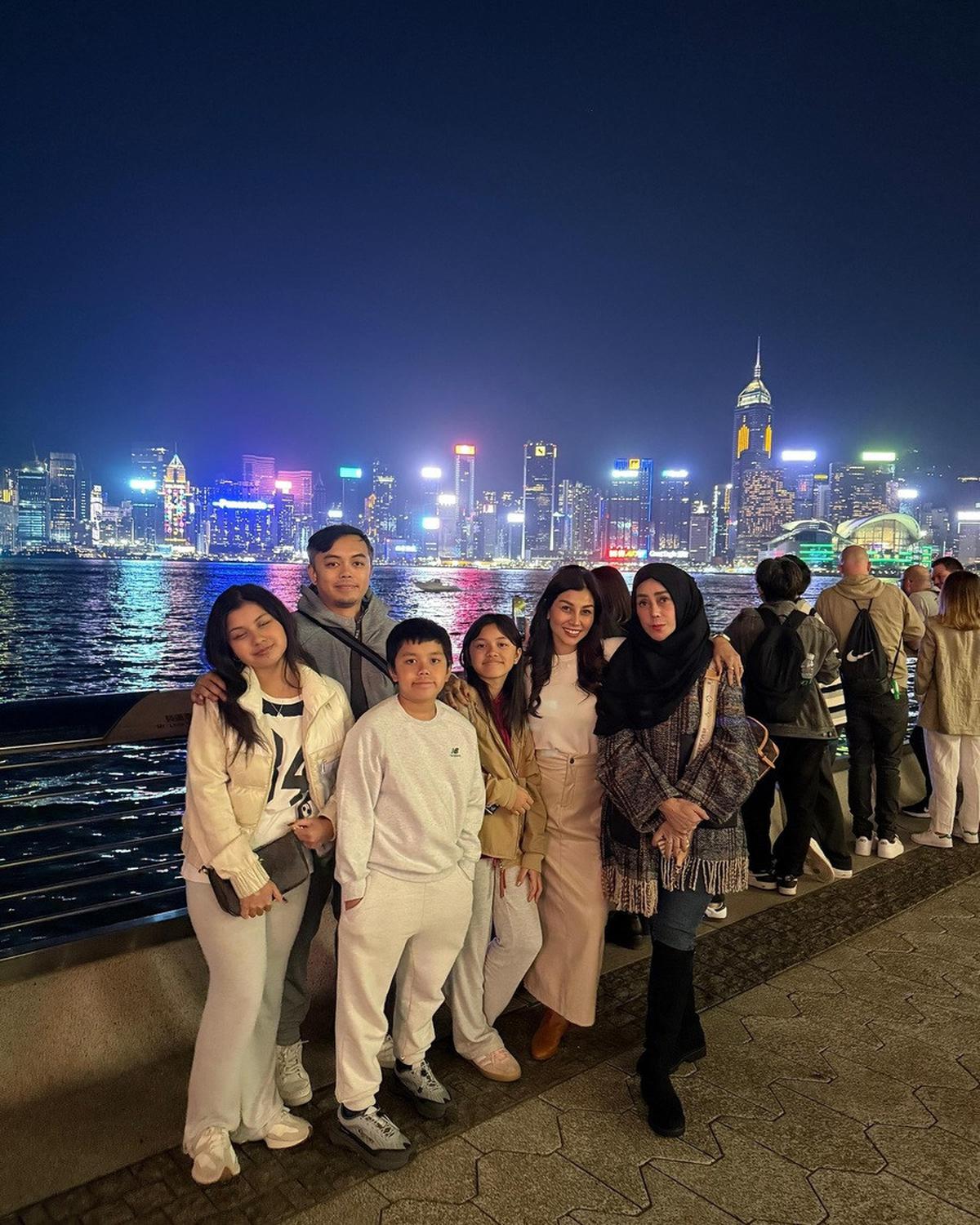 Potret Andika Rosadi & Nisya Ahmad Liburan di Hongkong Bareng Keluarga Besar Raffi Ahmad, Rujuk?