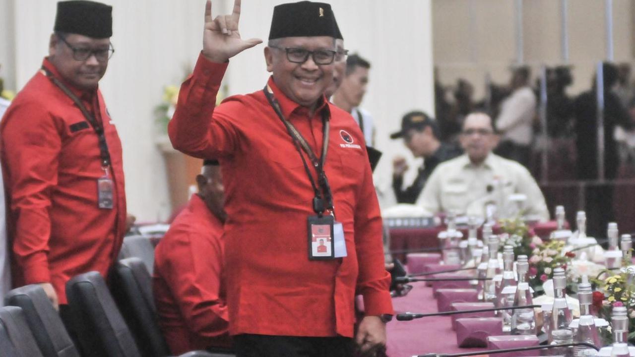 Sekjen PDIP Hasto Kristiyanto menyinggung soal polusi udara di DKI Jakarta. Menurut Hasto, polusi di Ibu Kota terjadi lantaran sudah lama tak diurus.